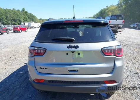 2019 Jeep Compass Altitude 4X4 z USA, uszkodzony, nr VIN 3C4NJDBB5KT697213